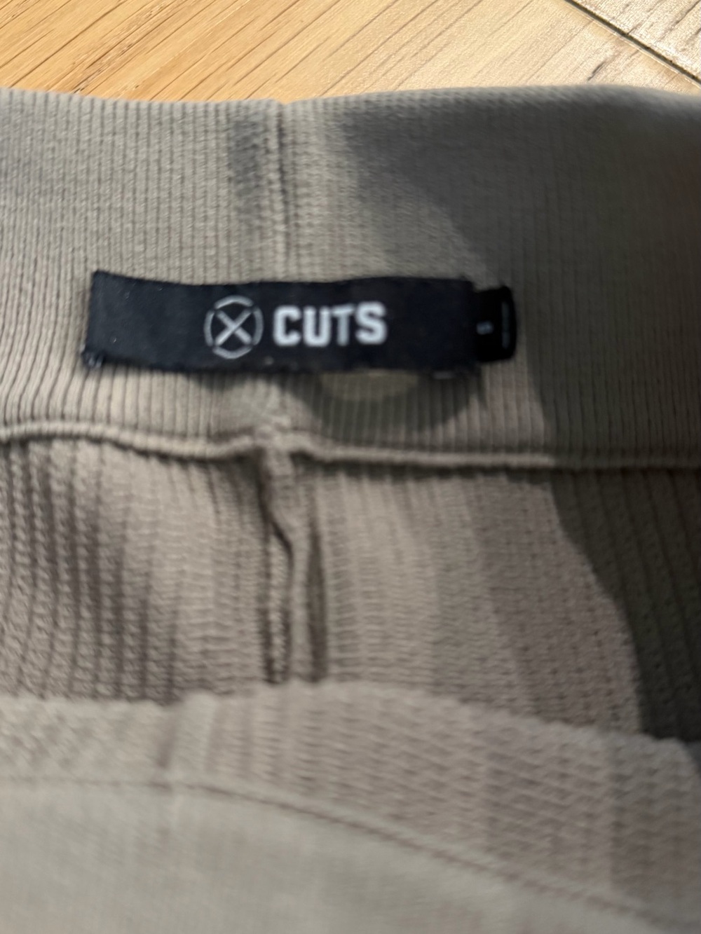Cuts two piece set - Picture 4 of 5